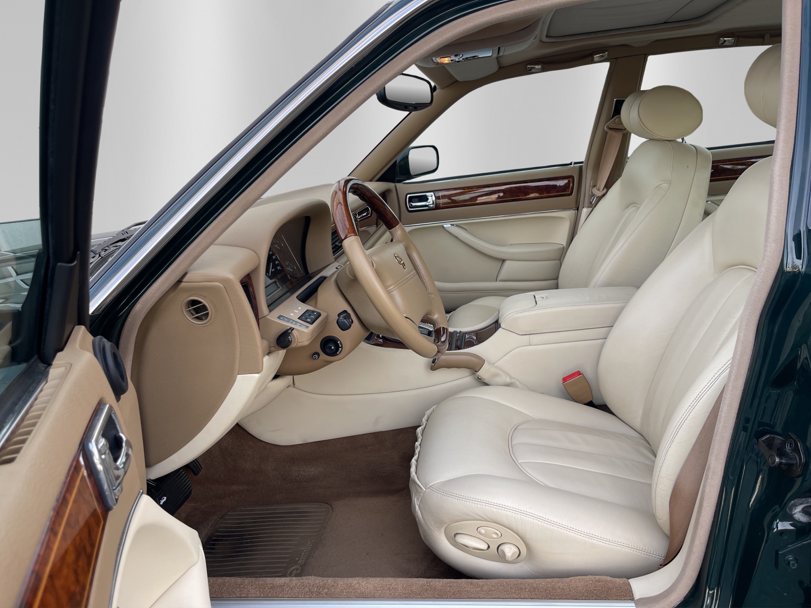 DAIMLER 4.0 Six-image-8