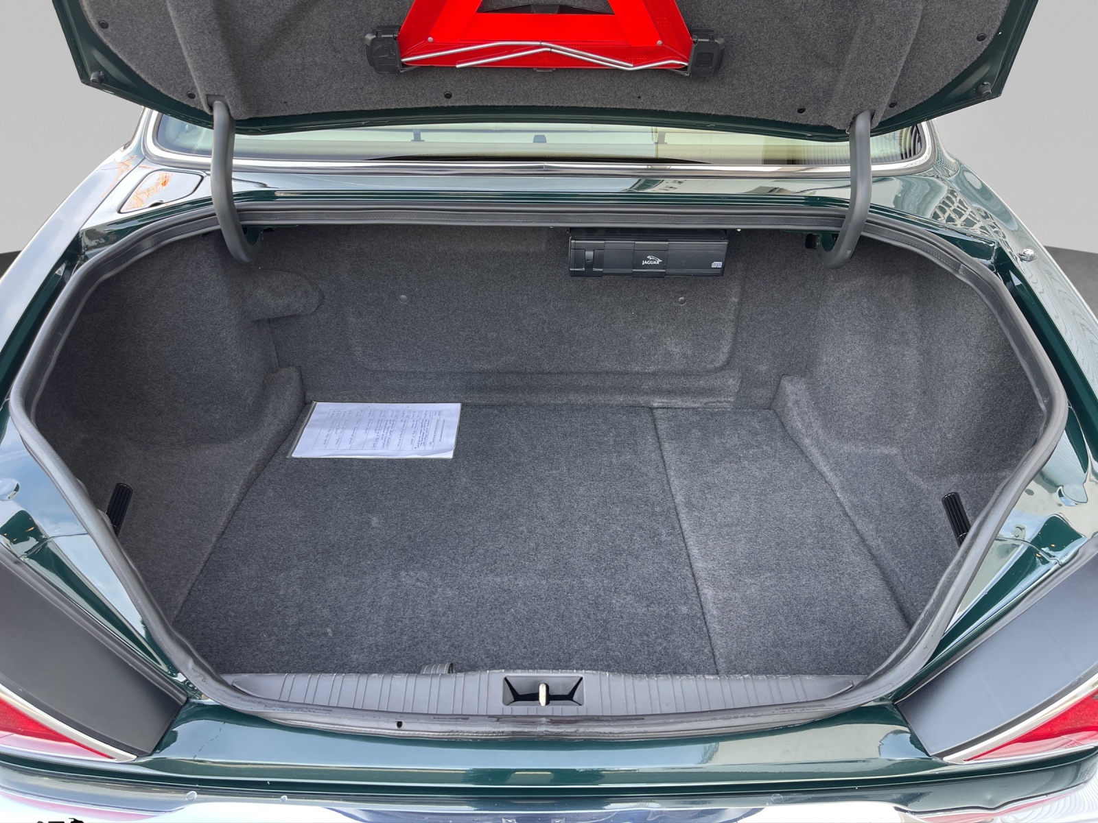 DAIMLER 4.0 Six-image-6