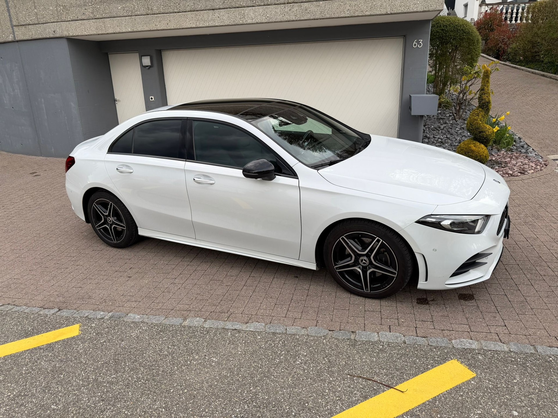 MERCEDES-BENZ A 220 d AMG Line 8G-DCT-image-0
