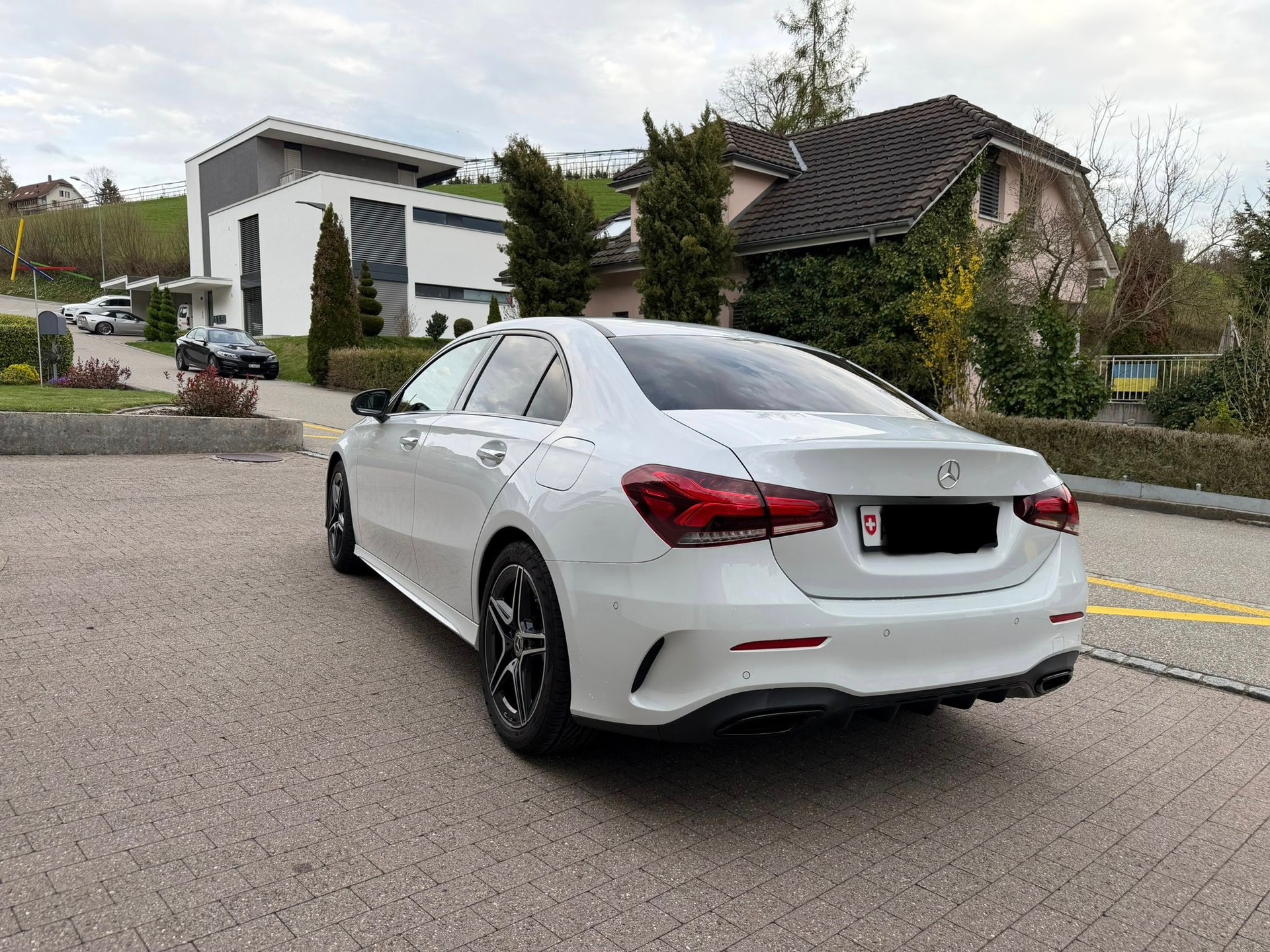 MERCEDES-BENZ A 220 d AMG Line 8G-DCT-image-5