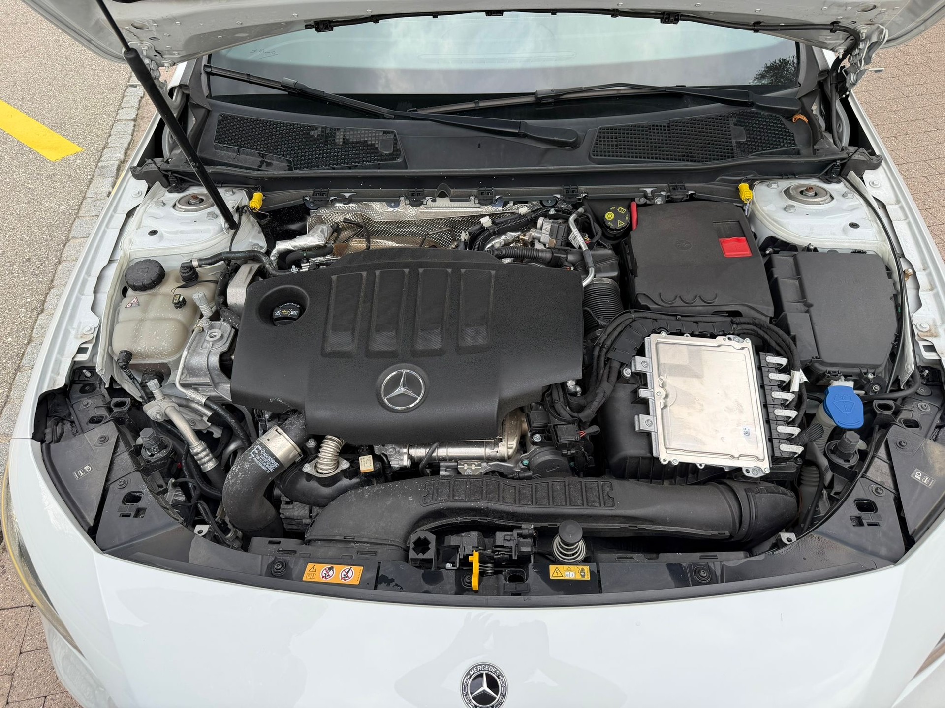 MERCEDES-BENZ A 220 d AMG Line 8G-DCT-image-4