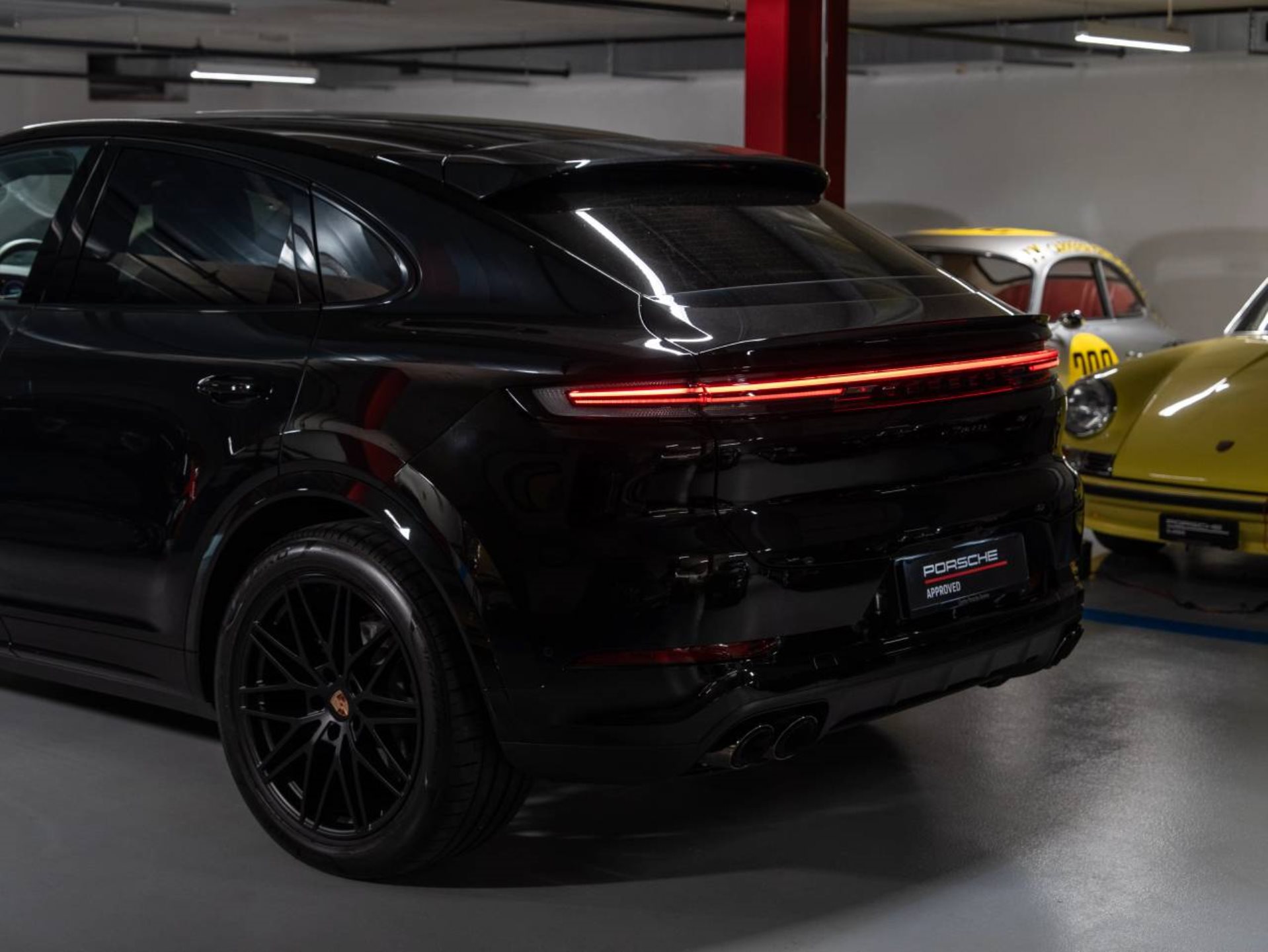 PORSCHE Cayenne Coupé Black Edition-image-21