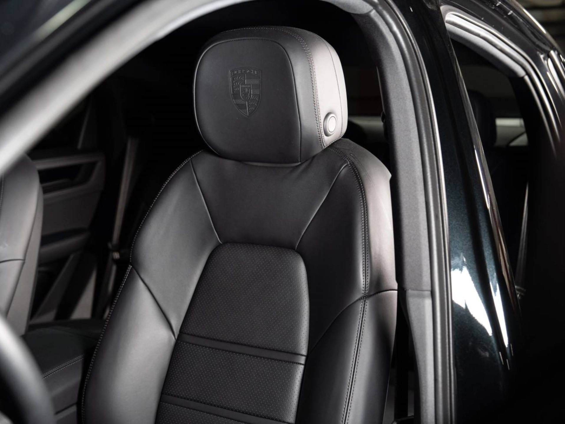 PORSCHE Cayenne Coupé Black Edition-image-14