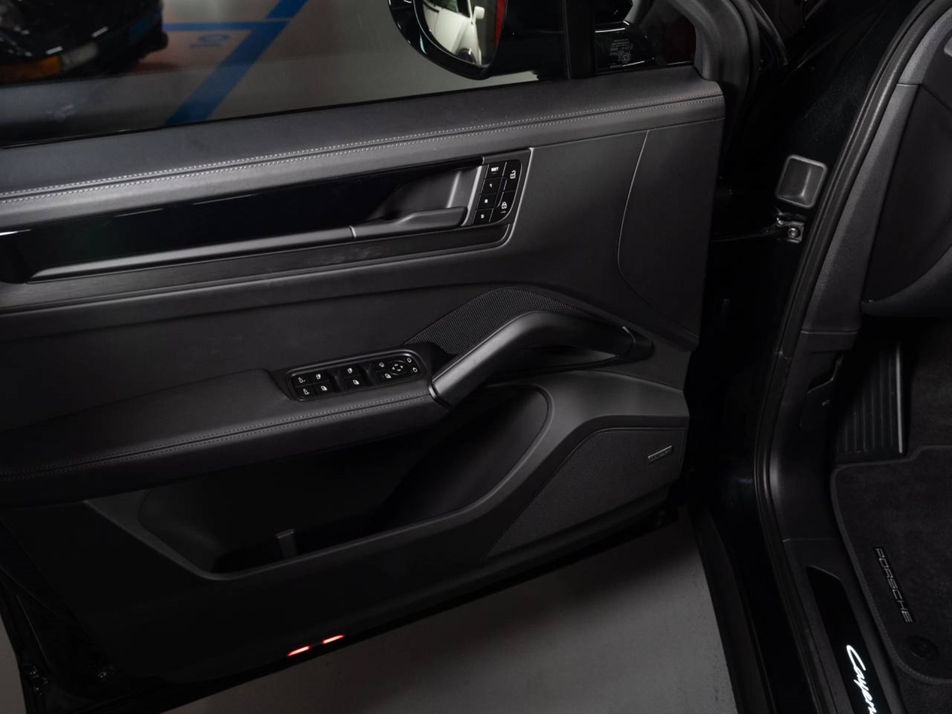 PORSCHE Cayenne Coupé Black Edition-image-17