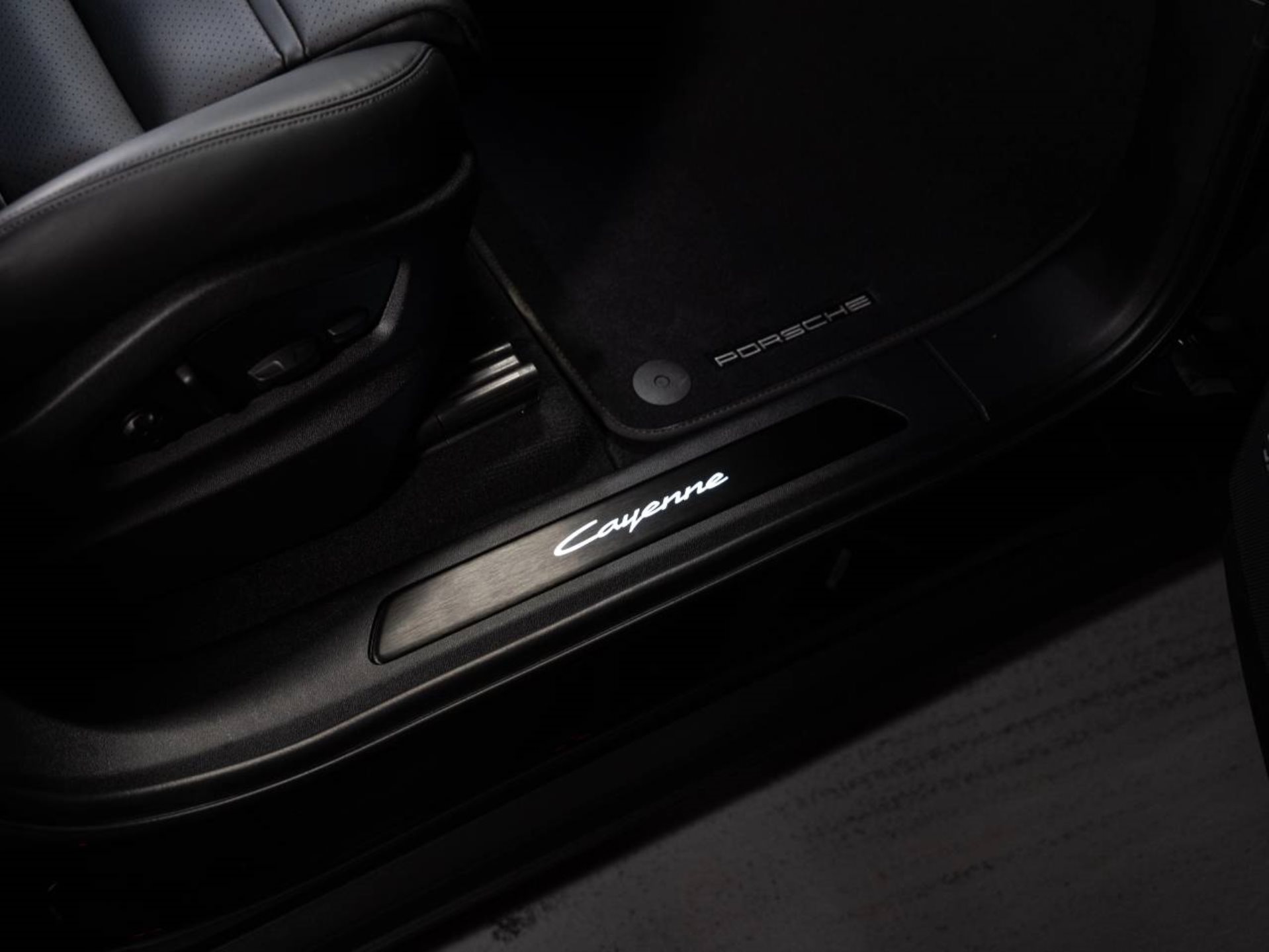 PORSCHE Cayenne Coupé Black Edition-image-18