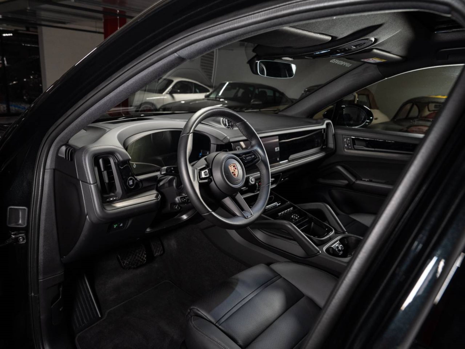 PORSCHE Cayenne Coupé Black Edition-showroom-element-3