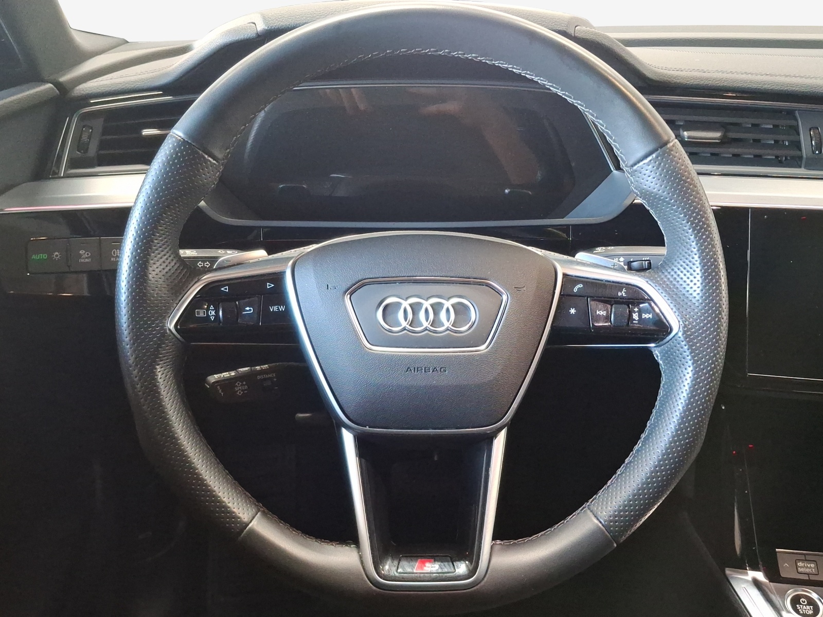 AUDI e-tron 55 Sportback S Line Black Edition quattro-image-10
