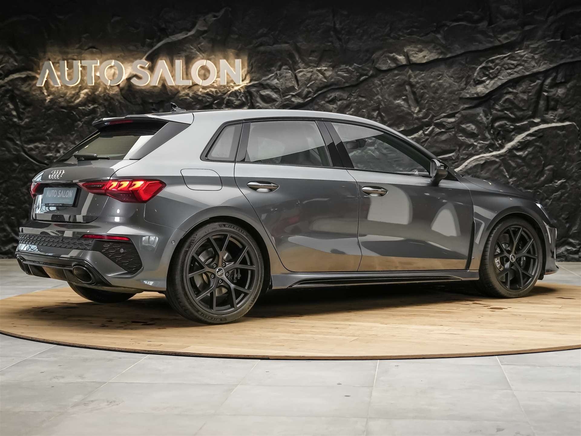 AUDI RS3 Sportback 2.5 TSI quattro S-tronic *RS Sport Abgasanlage*RS Sportsitze*Sitzheizung*Adaptives Fahrwerk-image-4