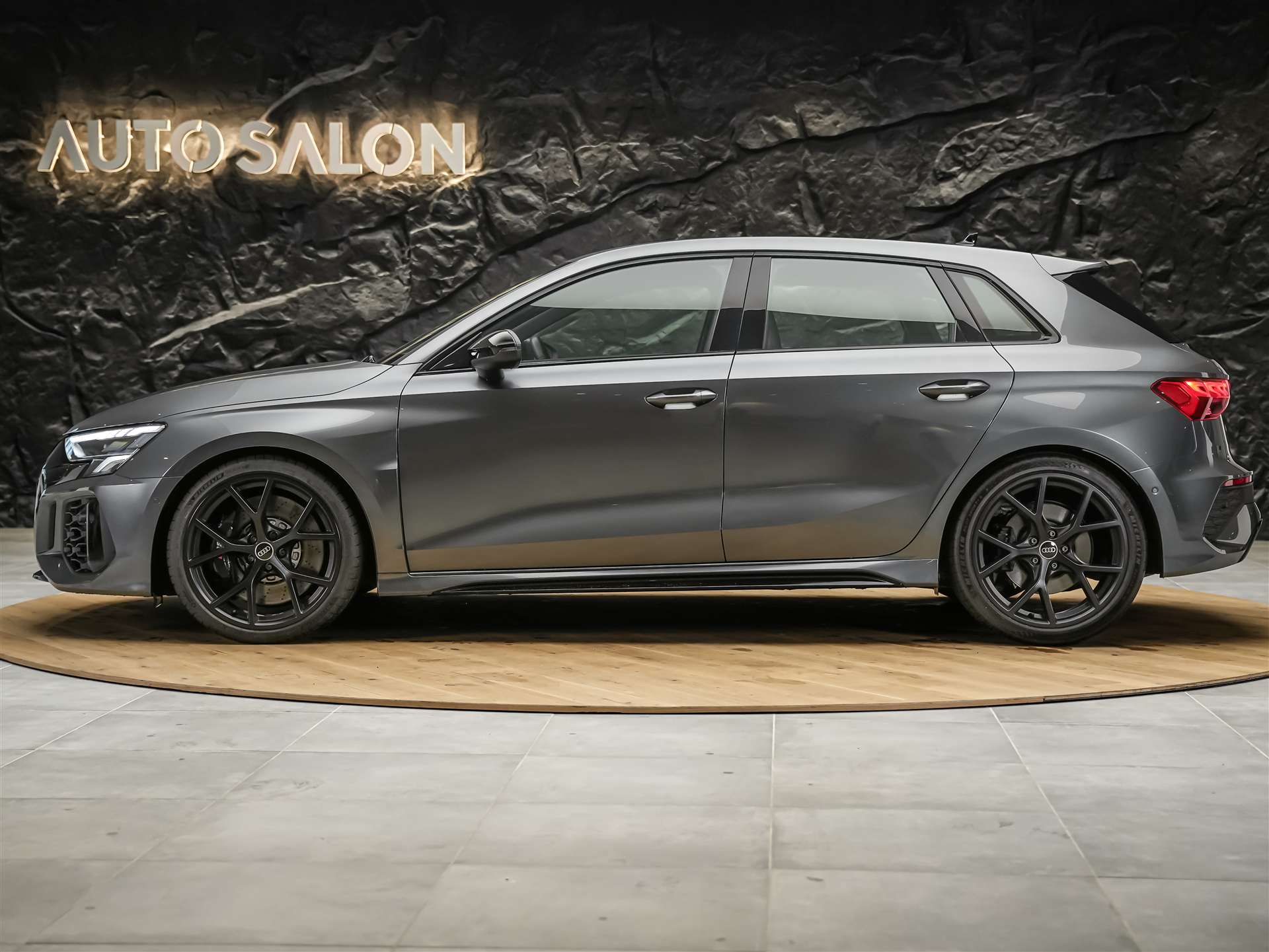 AUDI RS3 Sportback 2.5 TSI quattro S-tronic *RS Sport Abgasanlage*RS Sportsitze*Sitzheizung*Adaptives Fahrwerk-image-1
