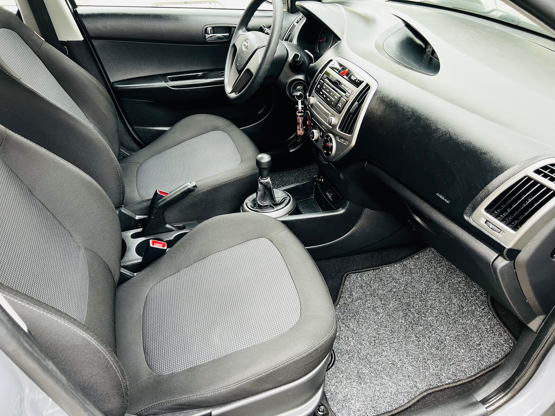 HYUNDAI i20 1.2 exxtra-image-7