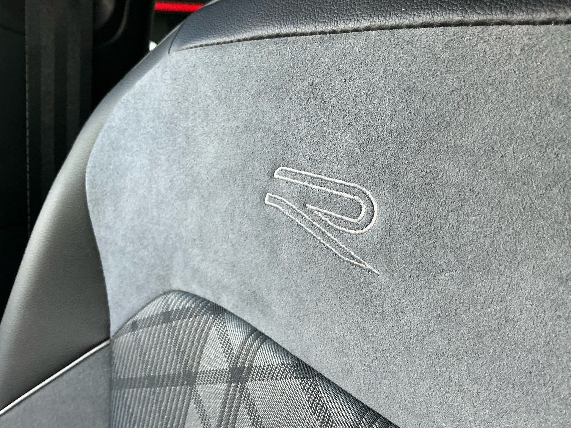 VW Tiguan Allspace R-LINE 4 MOTION *** ANHÄNGEKUPPLUNG & 7 SITZER ***-image-23