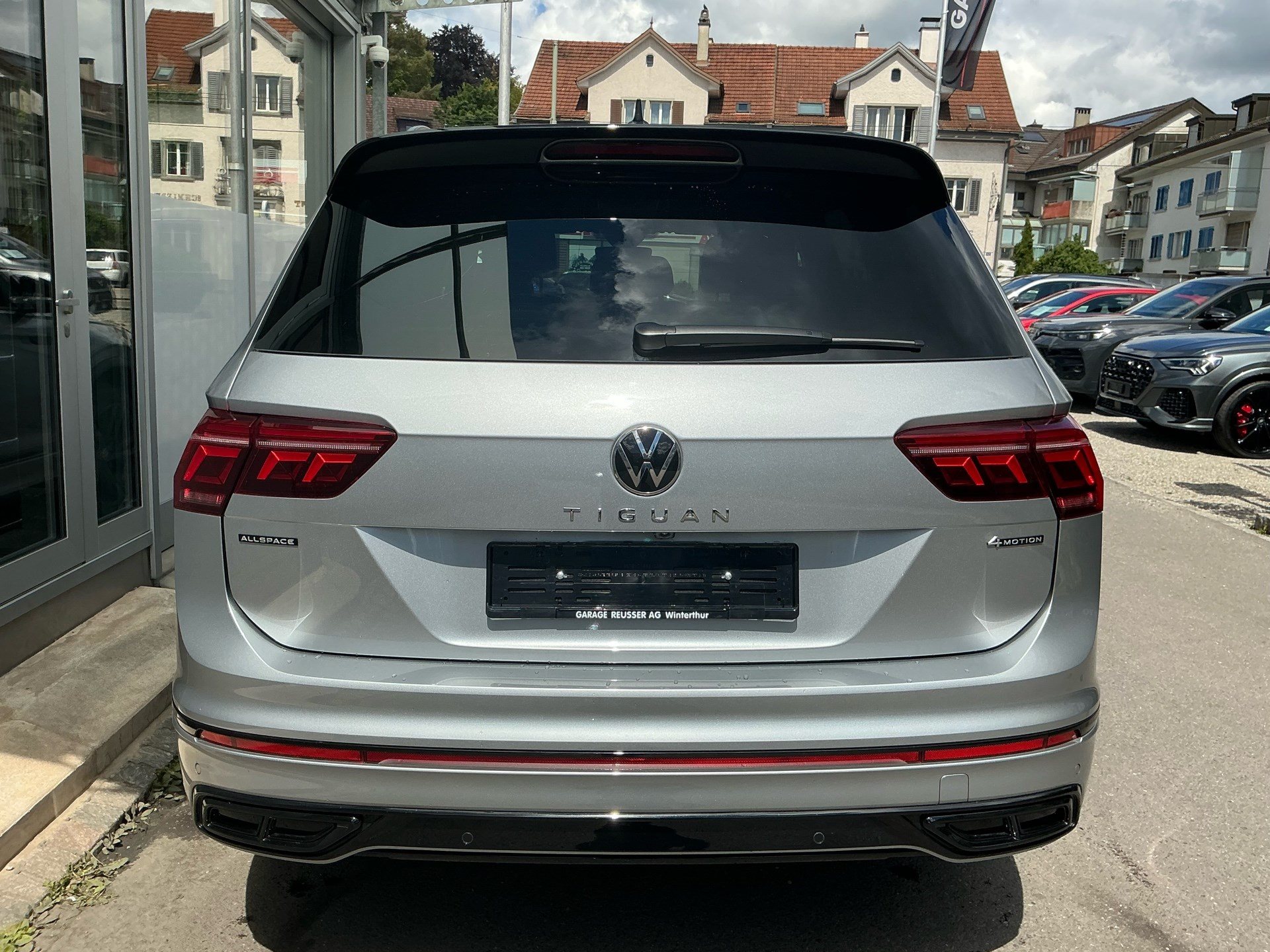 VW Tiguan Allspace R-LINE 4 MOTION *** ANHÄNGEKUPPLUNG & 7 SITZER ***-image-4