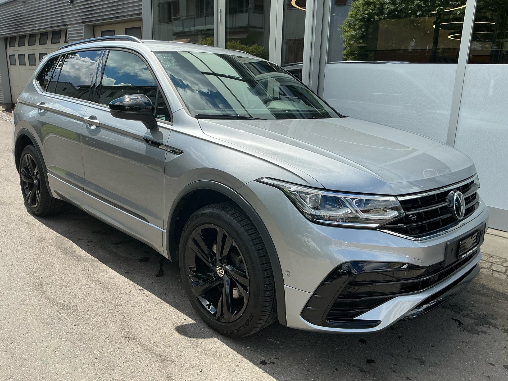 VW Tiguan Allspace R-LINE 4 MOTION *** ANHÄNGEKUPPLUNG & 7 SITZER ***-image-2