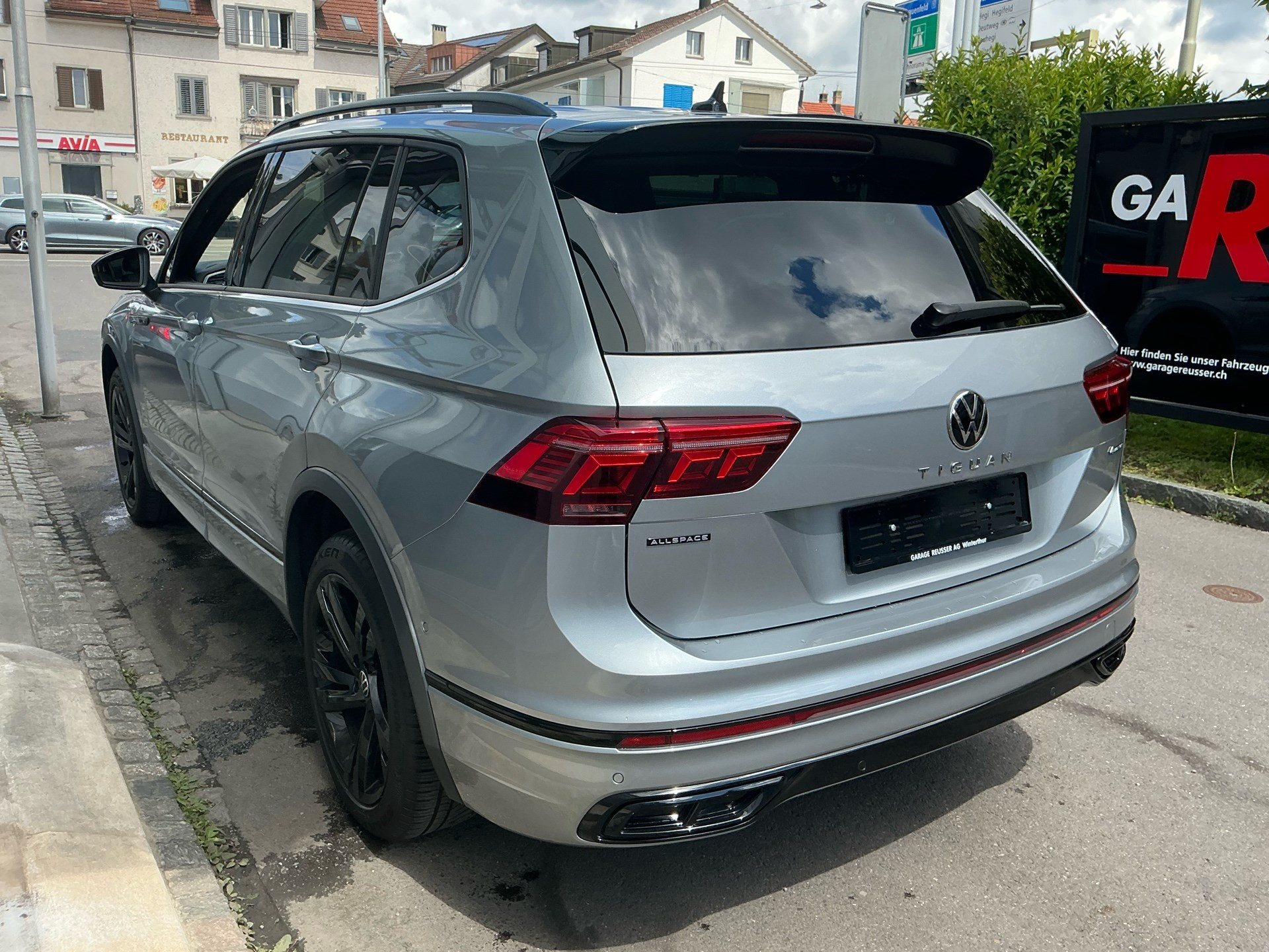 VW Tiguan Allspace R-LINE 4 MOTION *** ANHÄNGEKUPPLUNG & 7 SITZER ***-image-5