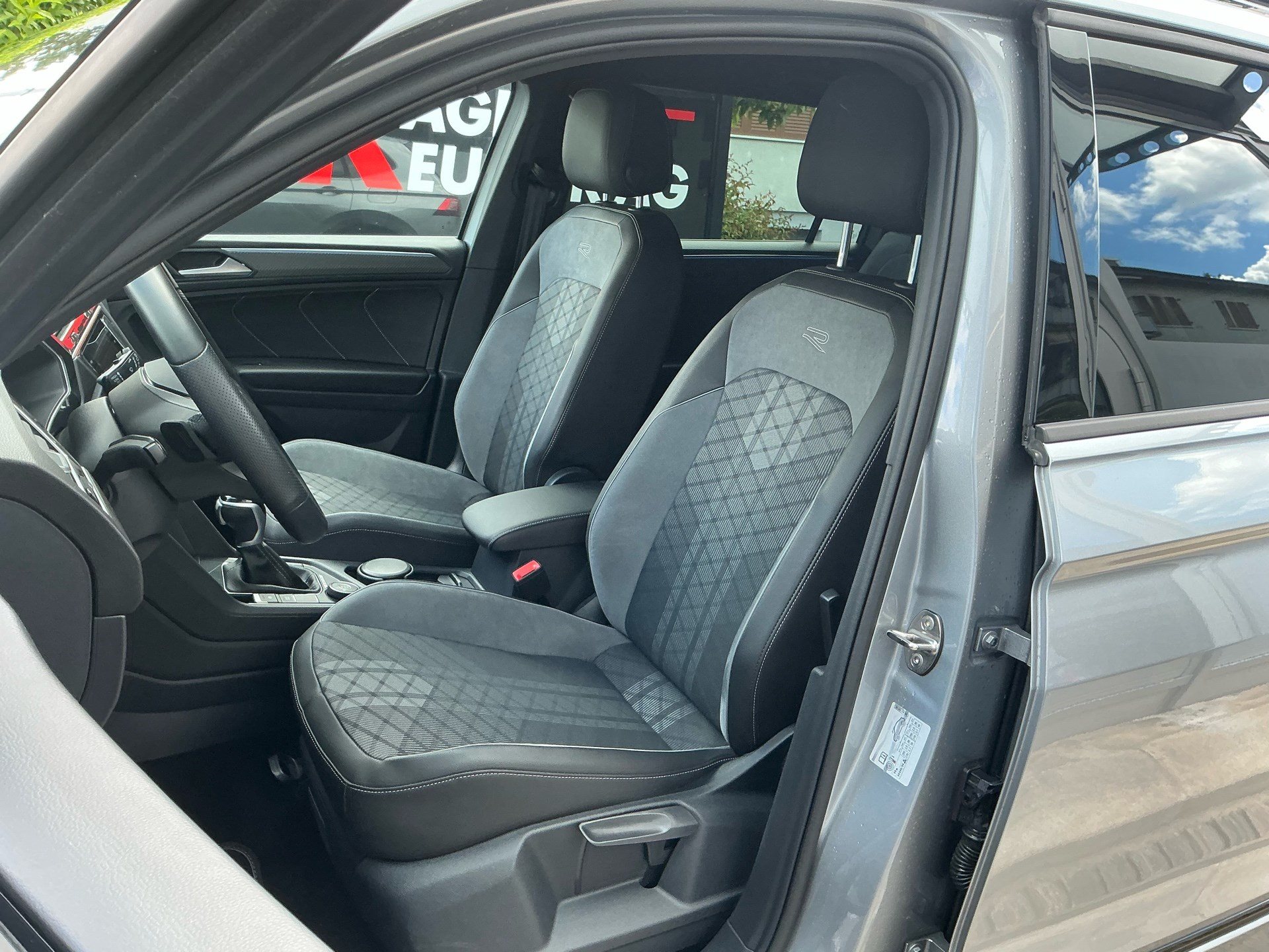 VW Tiguan Allspace R-LINE 4 MOTION *** ANHÄNGEKUPPLUNG & 7 SITZER ***-image-7
