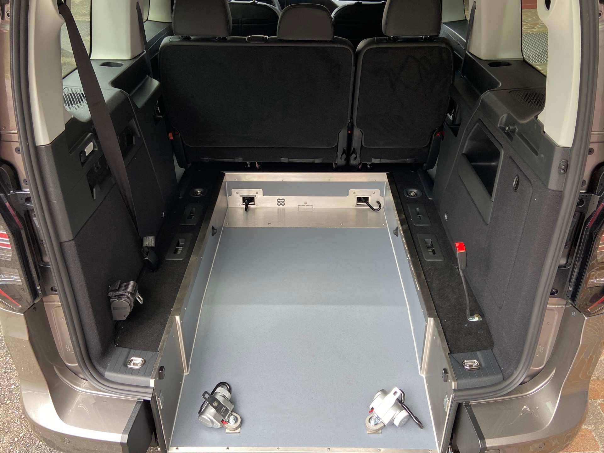 VW Caddy Maxi Kombi 2.0 TDi DSG Rollstuhltransport 5+1 Plätze-image-19