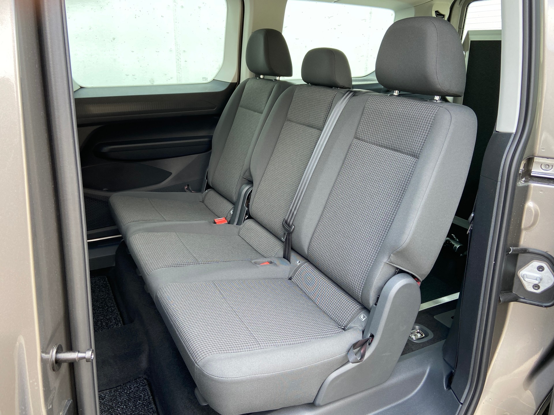 VW Caddy Maxi Kombi 2.0 TDi DSG Rollstuhltransport 5+1 Plätze-image-7