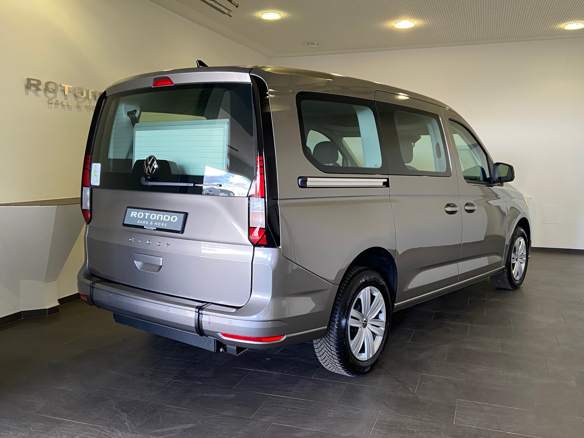 VW Caddy Maxi Kombi 2.0 TDi DSG Rollstuhltransport 5+1 Plätze-image-2