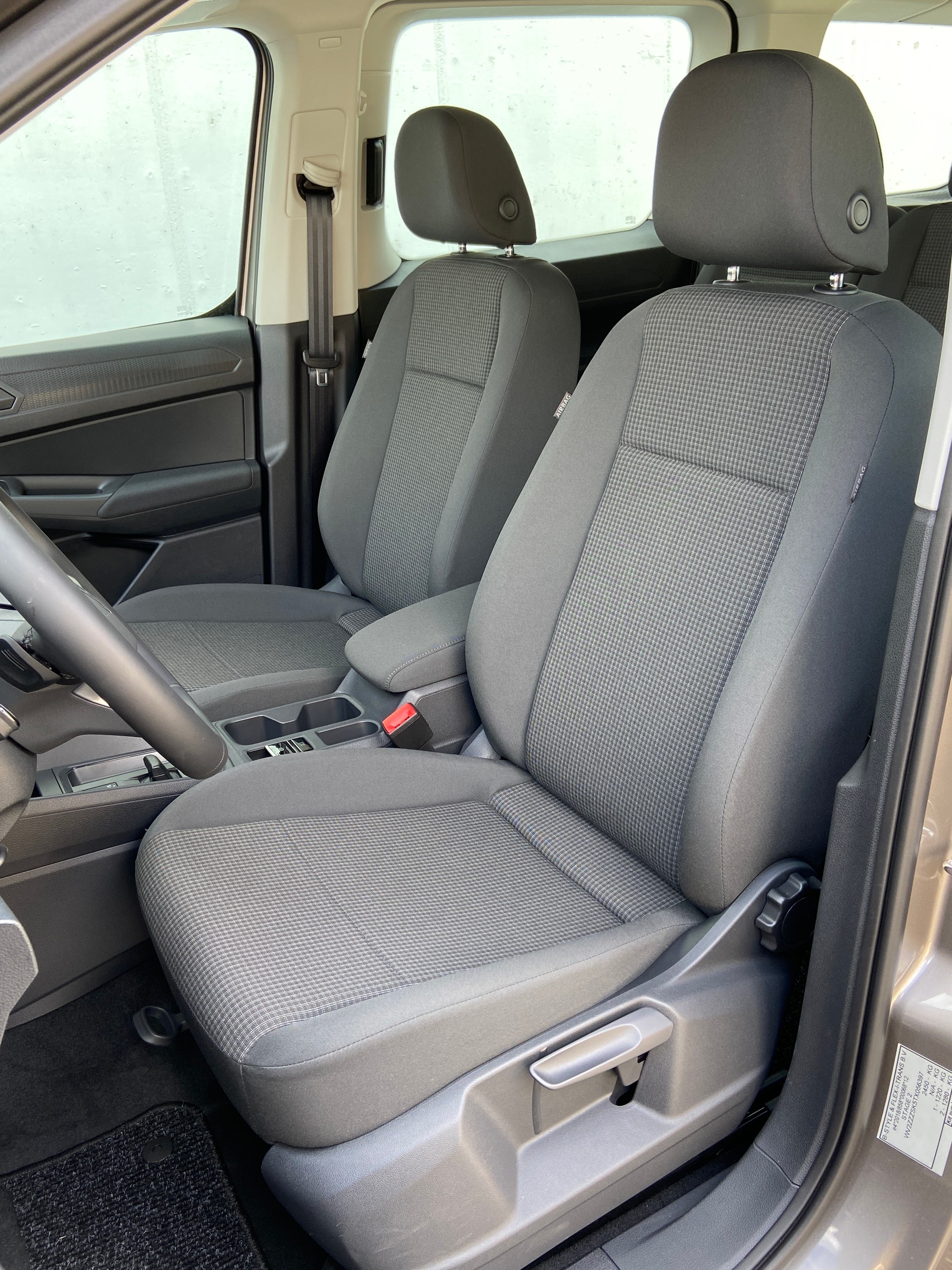 VW Caddy Maxi Kombi 2.0 TDi DSG Rollstuhltransport 5+1 Plätze-image-5