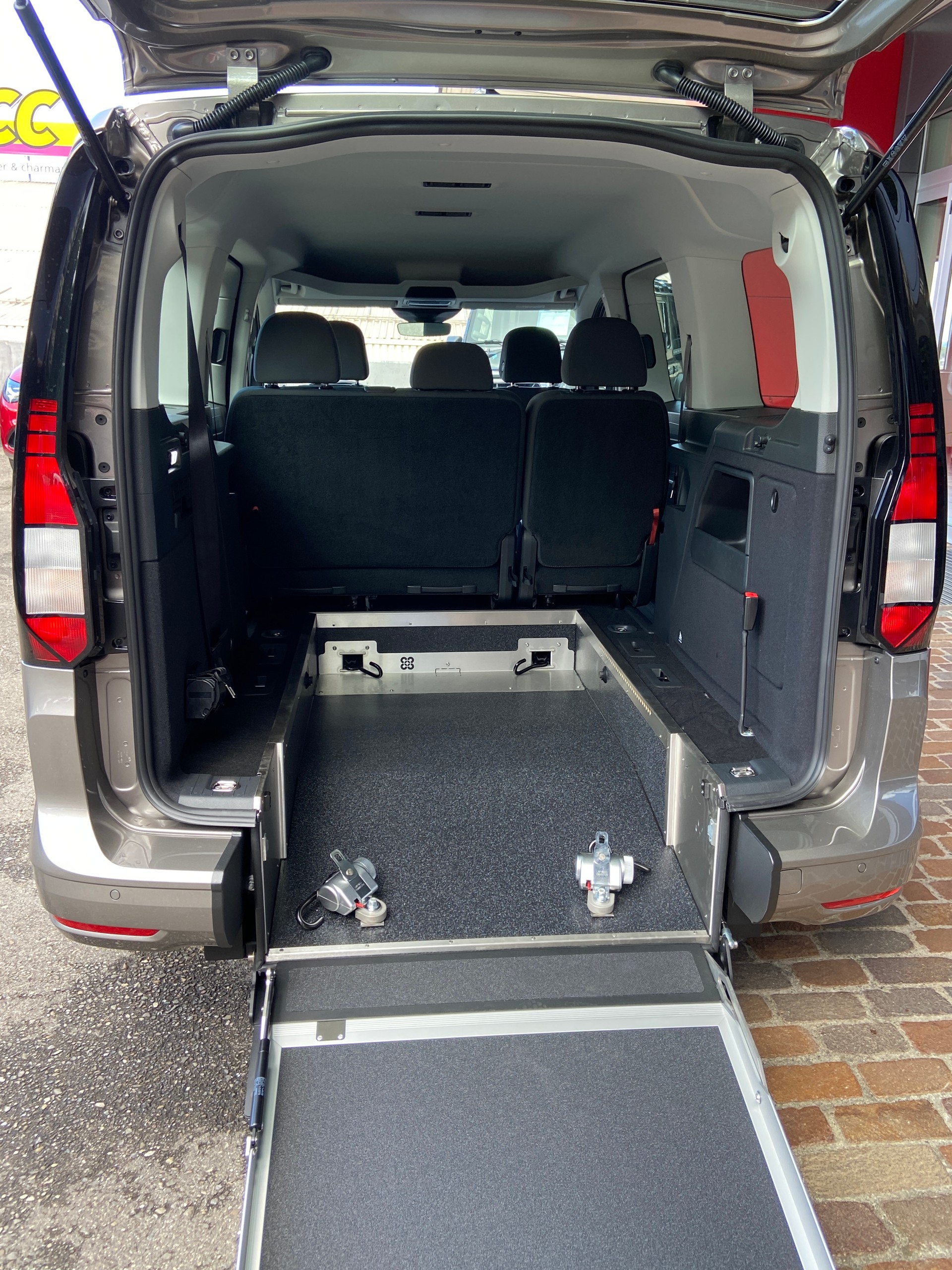 VW Caddy Maxi Kombi 2.0 TDi DSG Rollstuhltransport 5+1 Plätze-image-18