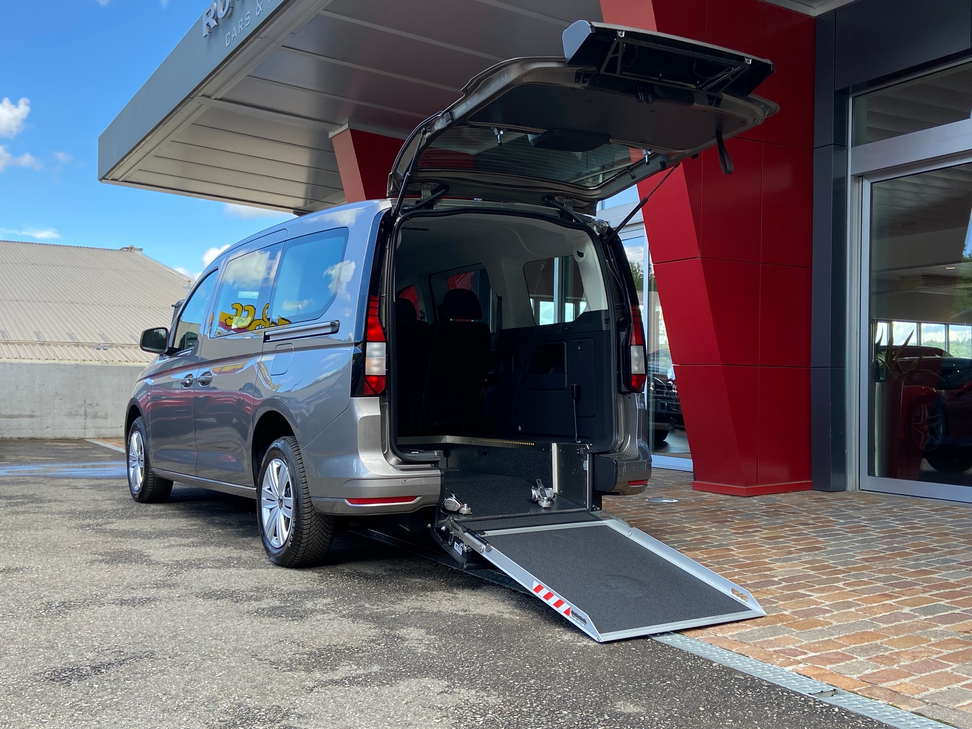 VW Caddy Maxi Kombi 2.0 TDi DSG Rollstuhltransport 5+1 Plätze-image-0
