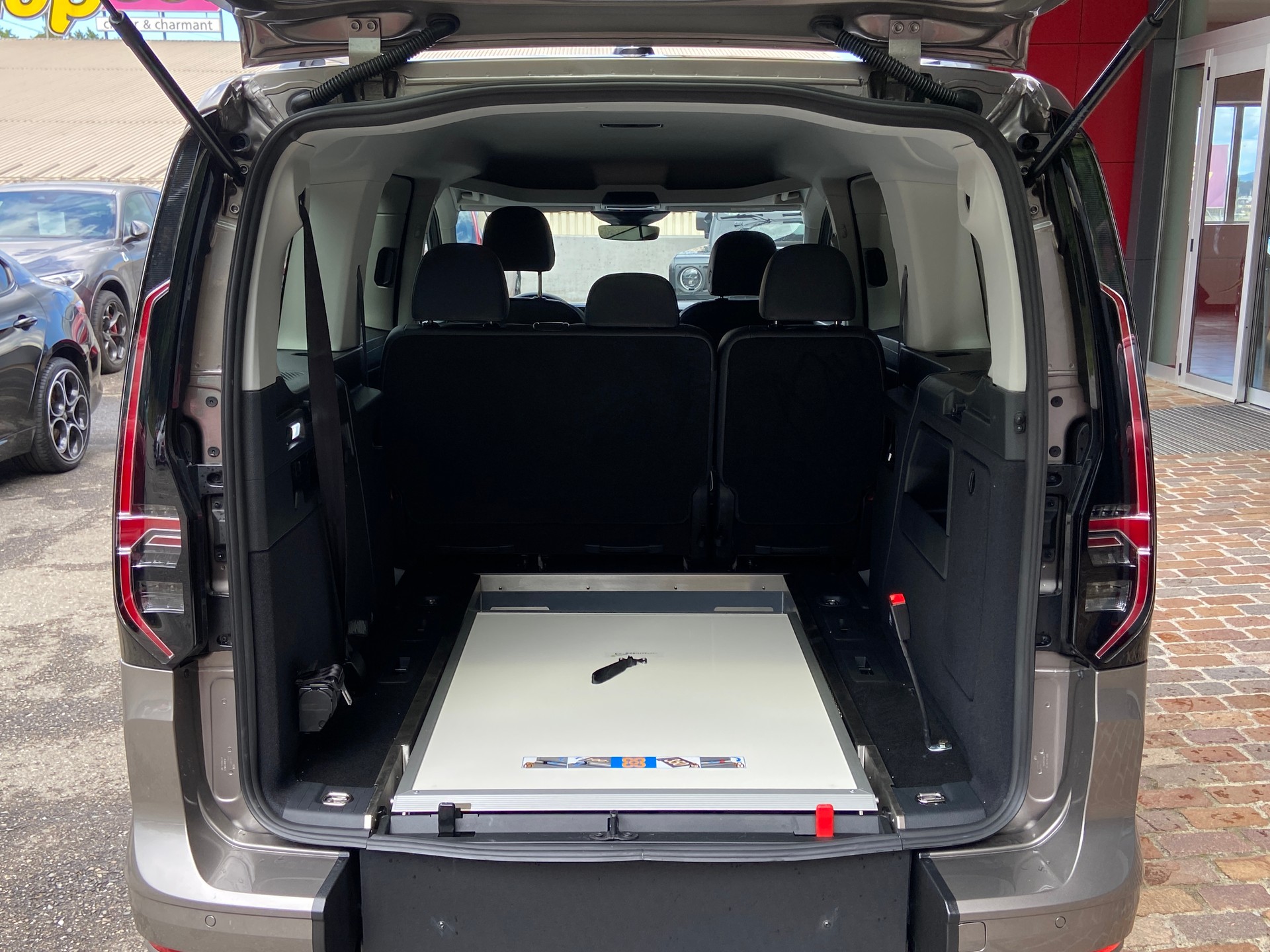 VW Caddy Maxi Kombi 2.0 TDi DSG Rollstuhltransport 5+1 Plätze-image-20