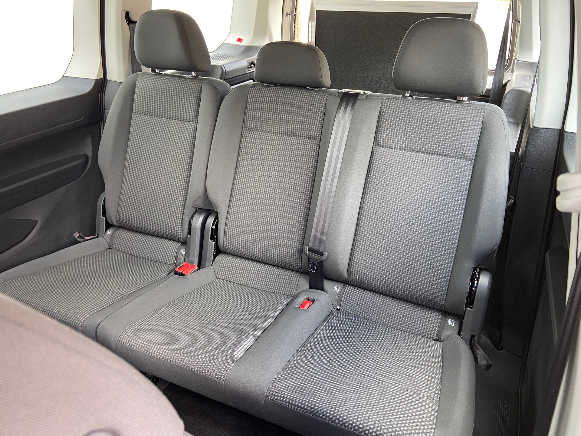 VW Caddy Maxi Kombi 2.0 TDi DSG Rollstuhltransport 5+1 Plätze-image-6