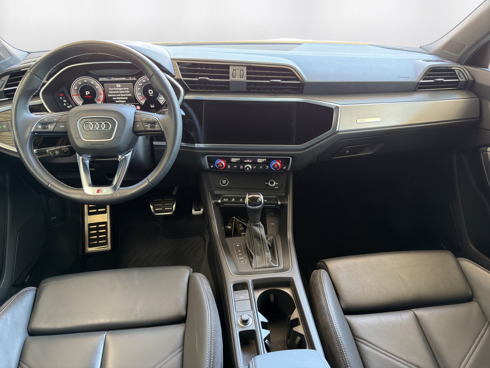 AUDI Q3 35 TFSI S line Attraction S-tronic-image-6