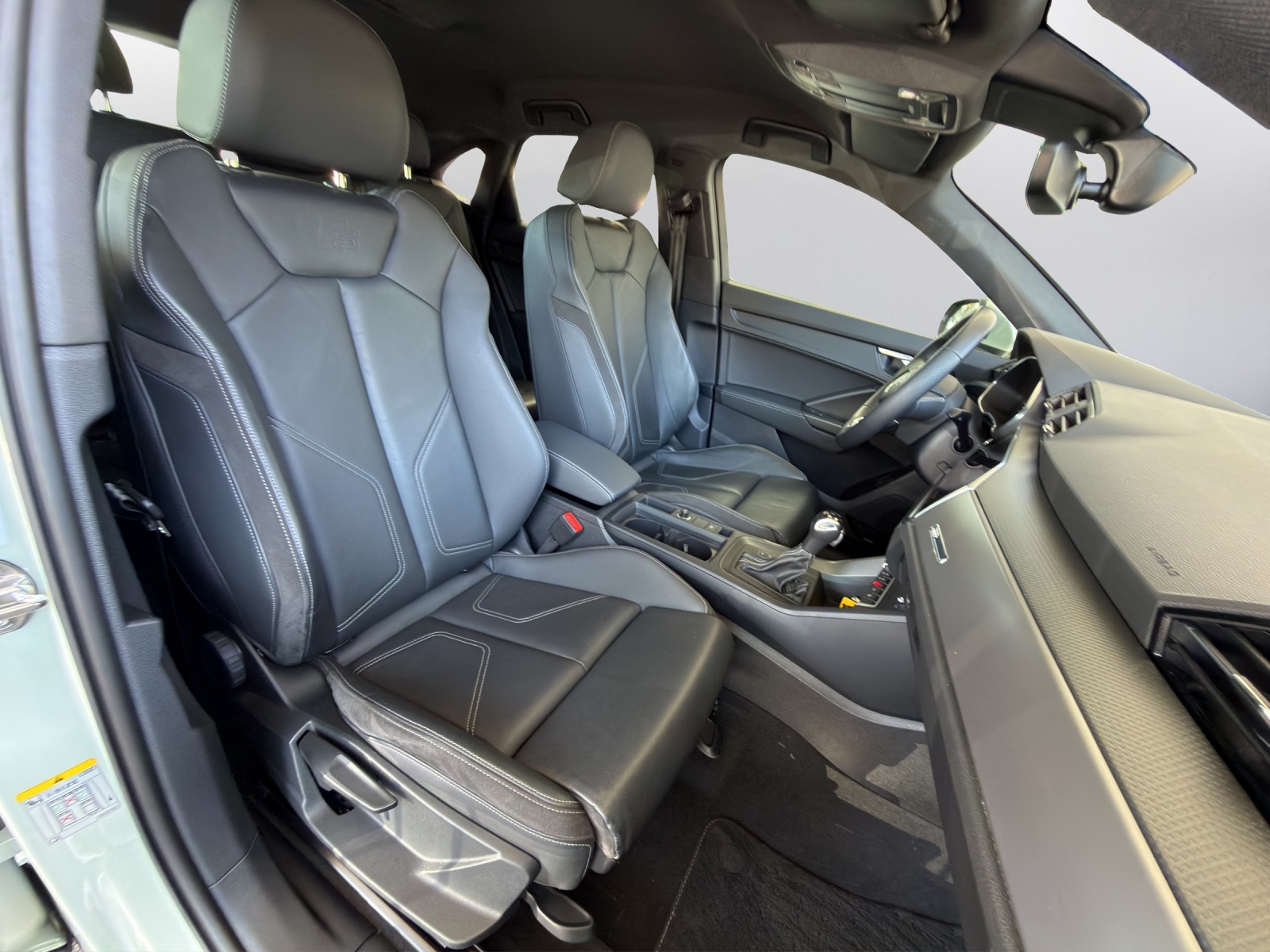 AUDI Q3 35 TFSI S line Attraction S-tronic-image-11