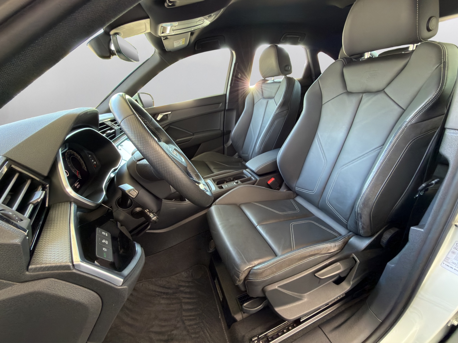 AUDI Q3 35 TFSI S line Attraction S-tronic-image-9