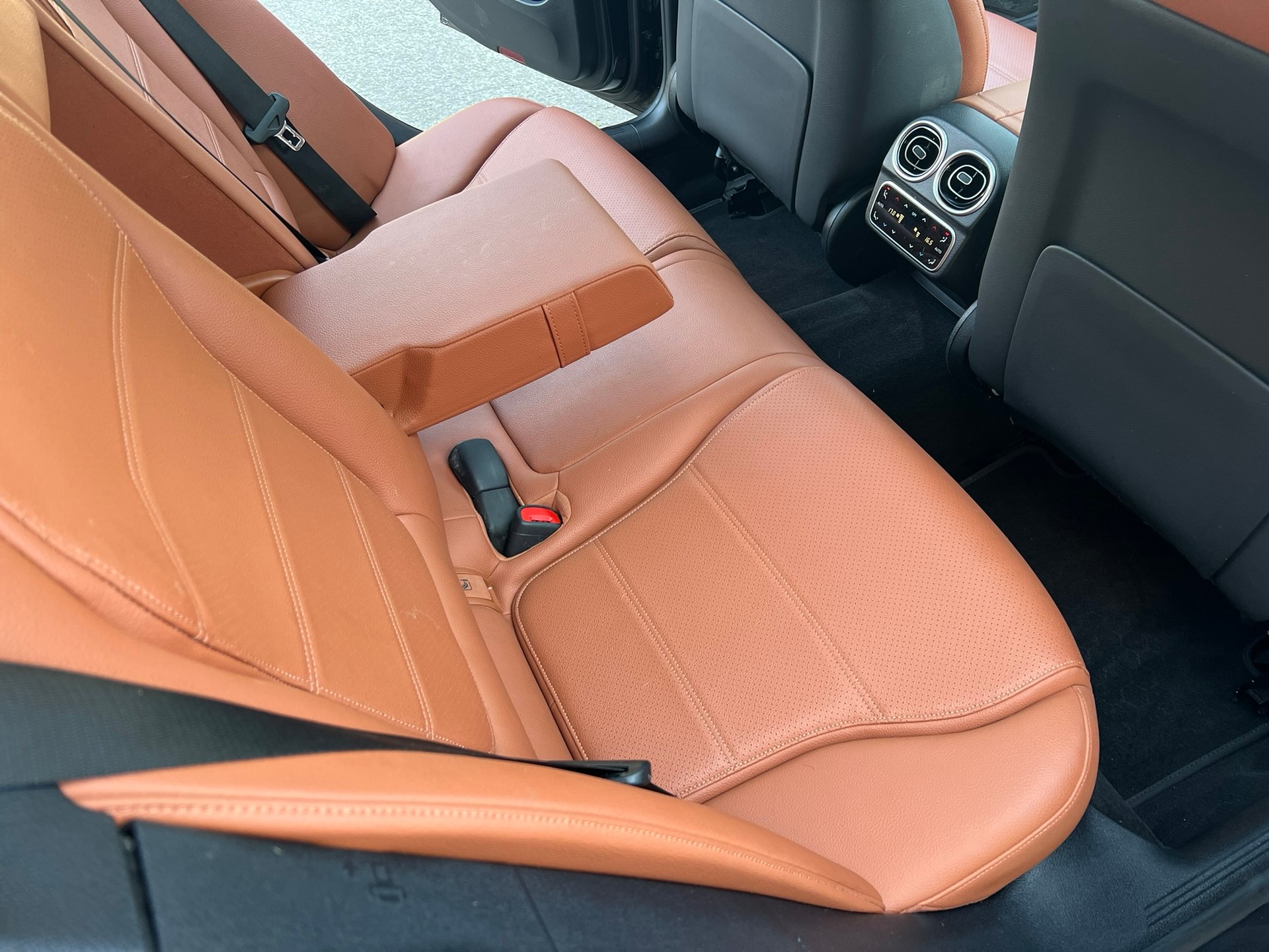 MERCEDES-BENZ C 220-image-11