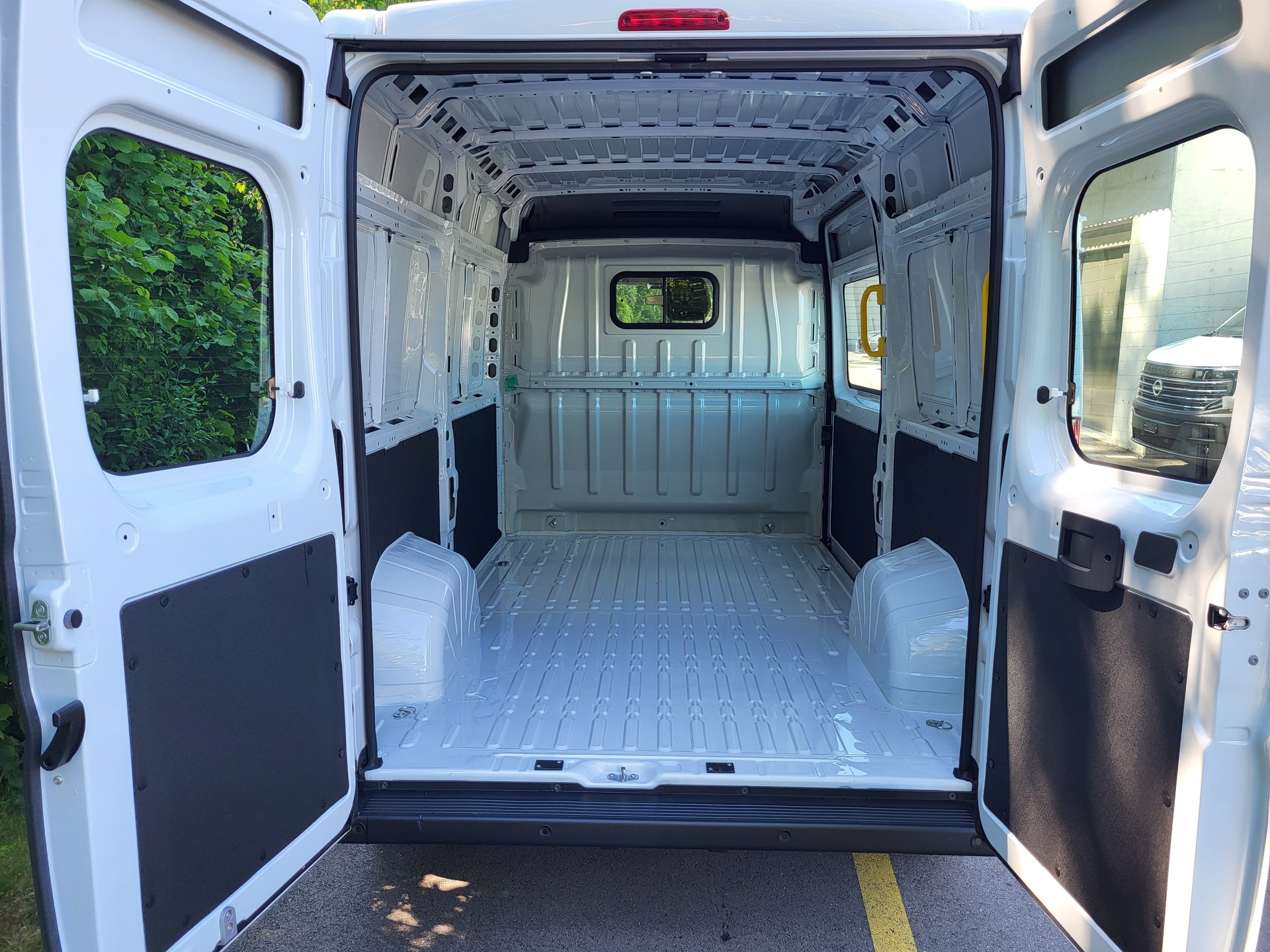 PEUGEOT Boxer 2.2 HDI 335 L2H2-image-10