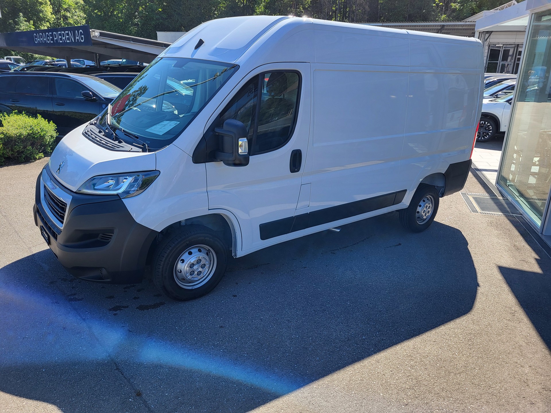 PEUGEOT Boxer 2.2 HDI 335 L2H2-image-1