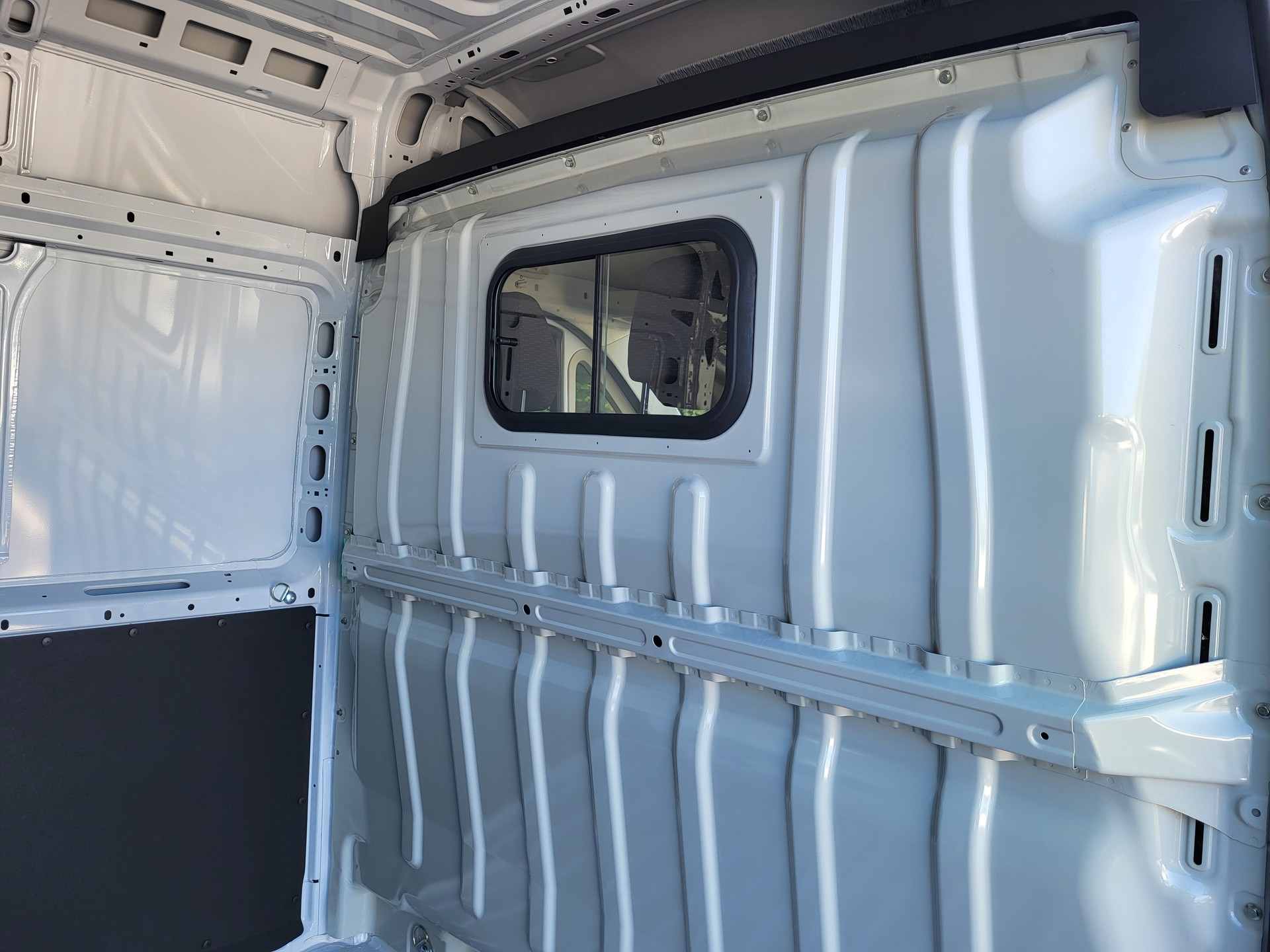 PEUGEOT Boxer 2.2 HDI 335 L2H2-image-14