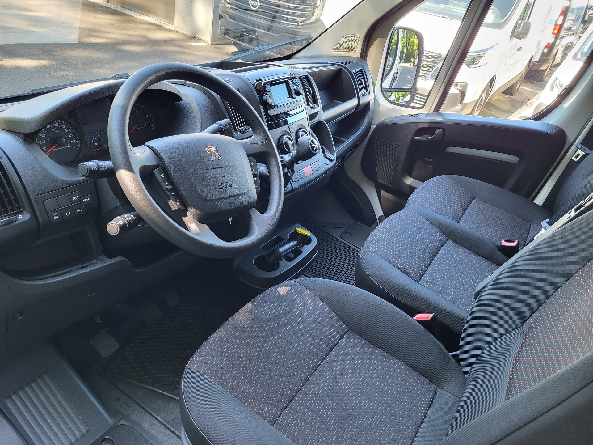 PEUGEOT Boxer 2.2 HDI 335 L2H2-image-6