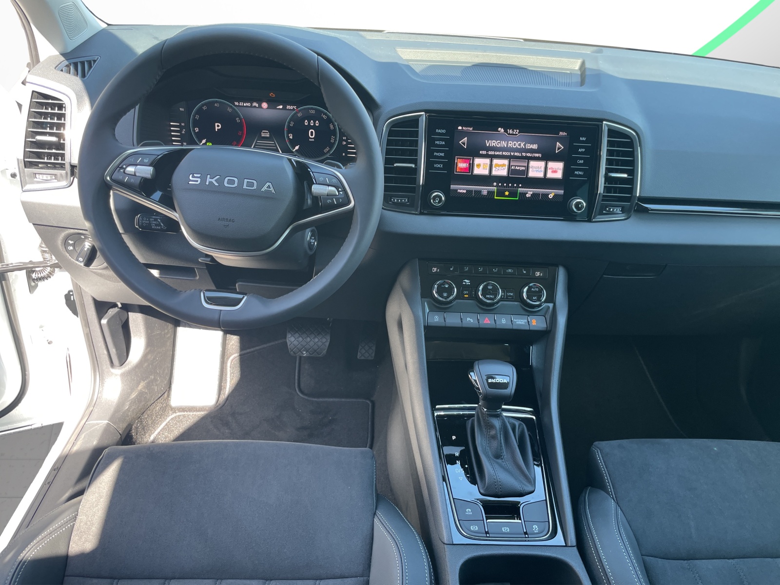 SKODA Karoq 1.5 TSI Dynamic DSG-image-9