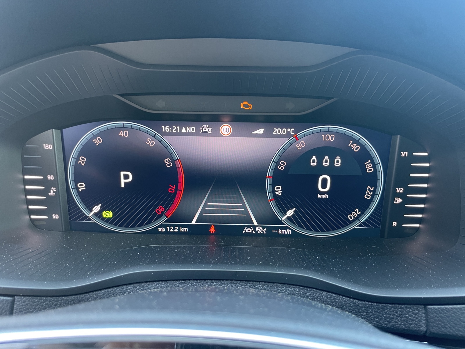 SKODA Karoq 1.5 TSI Dynamic DSG-image-8