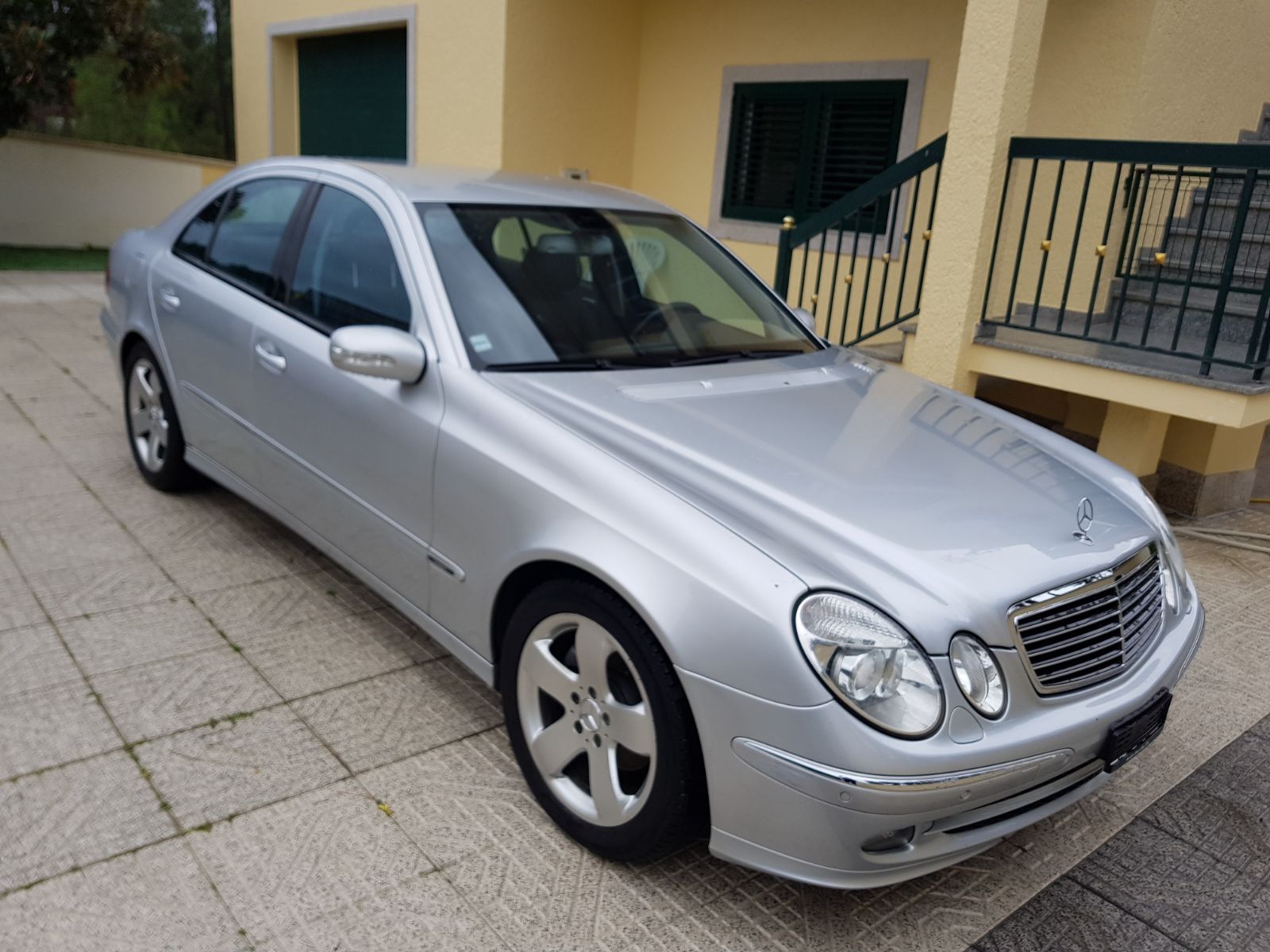 MERCEDES-BENZ E 320 CDI-image-3