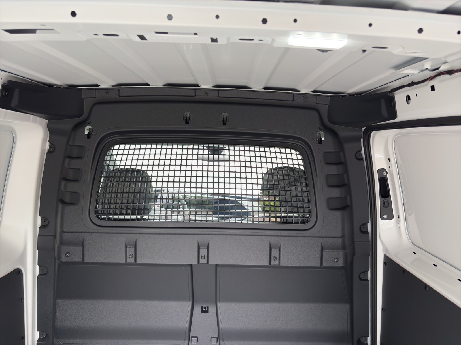 VW Caddy Cargo 2.0TDI Maxi 4Motion-image-14