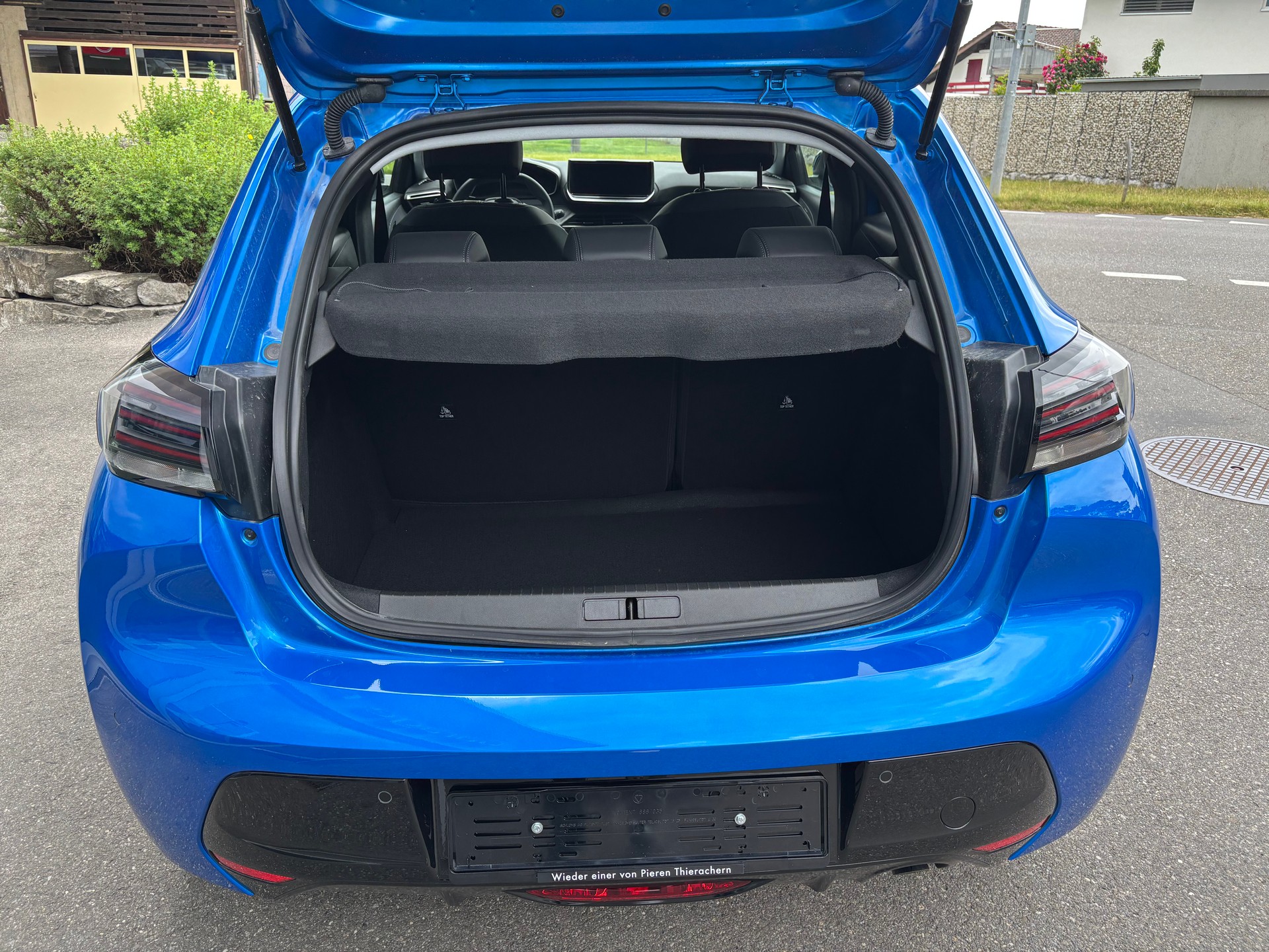PEUGEOT 208 1.2 MHEV 110 Allure-image-4