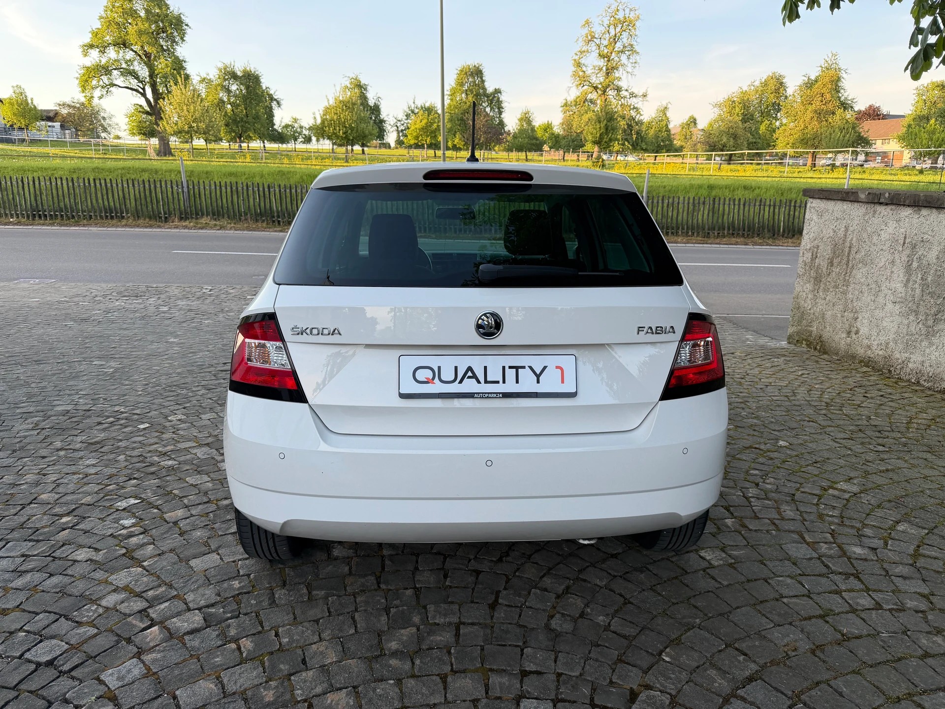 SKODA Fabia 1.0 Active / Ab MFK / Service gepflegt bei Skoda / 36 Monate Garantie exkl. / 8 Fach / Klima / DAB-image-6