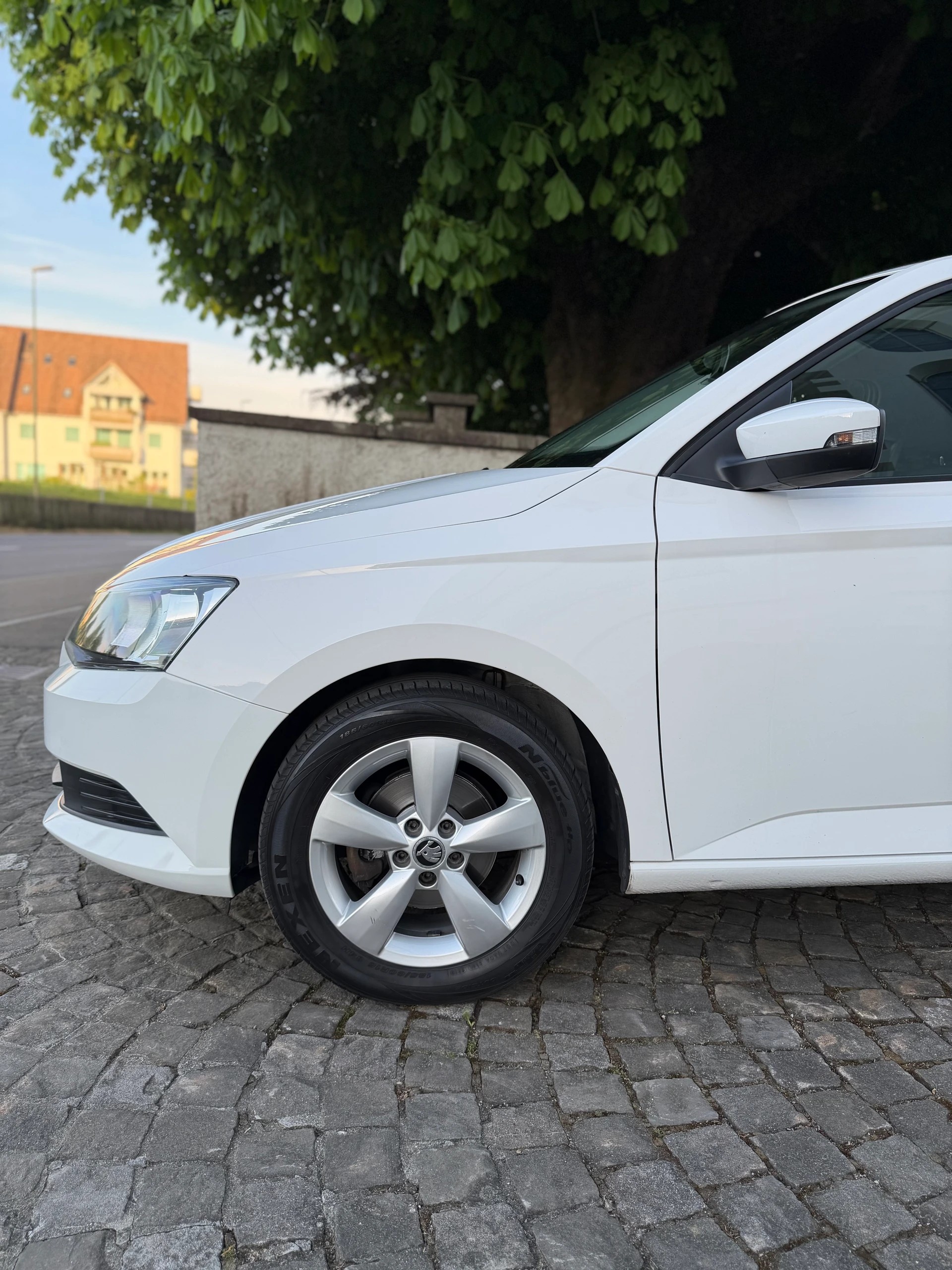 SKODA Fabia 1.0 Active / Ab MFK / Service gepflegt bei Skoda / 36 Monate Garantie exkl. / 8 Fach / Klima / DAB-image-9