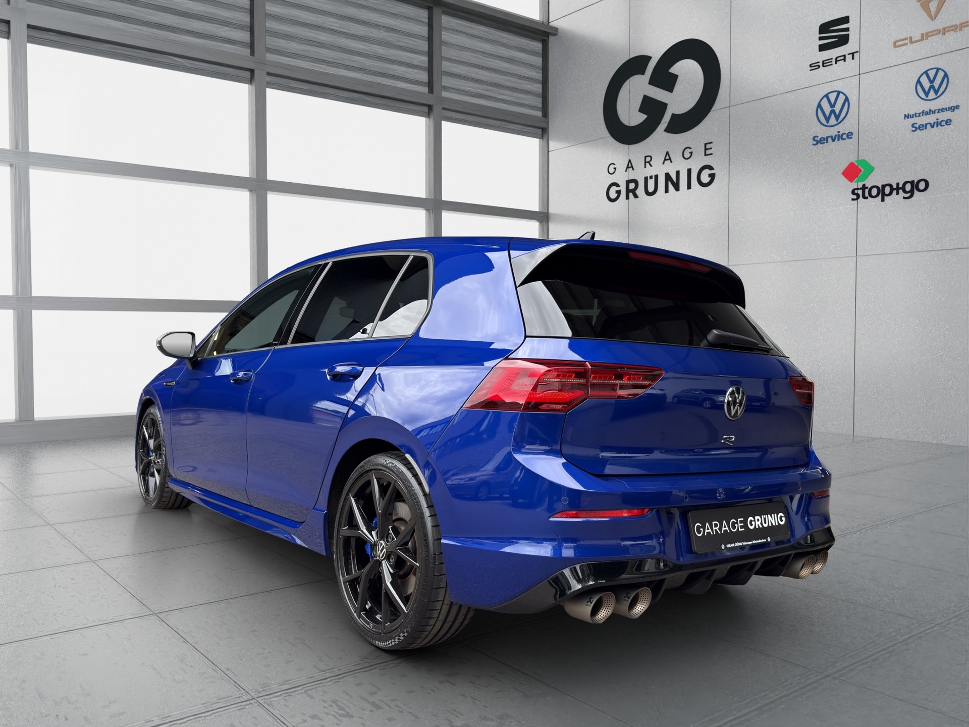 VW Golf 2.0 TSI R DSG 4Motion-image-3