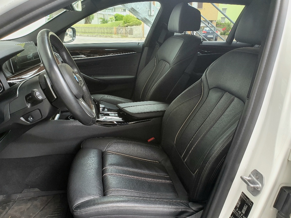 BMW 540i xDrive Touring Sport Line Steptronic-image-9