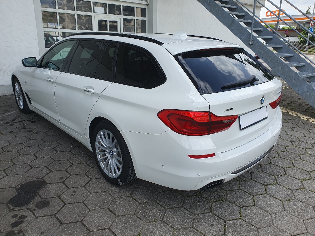 BMW 540i xDrive Touring Sport Line Steptronic-image-3