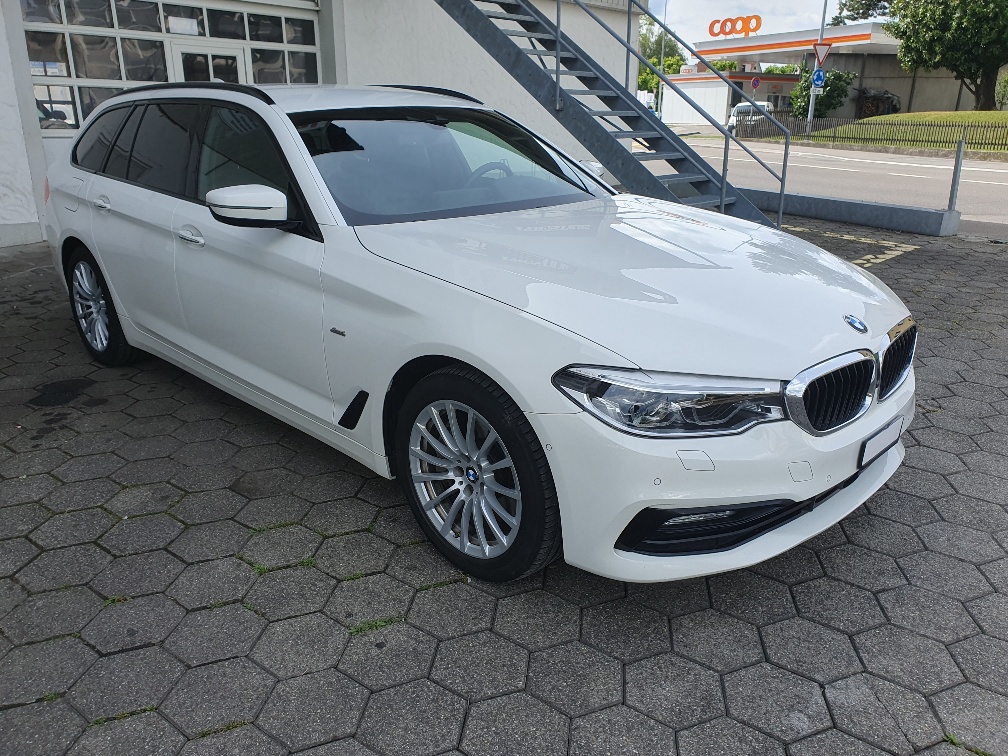 BMW 540i xDrive Touring Sport Line Steptronic-image-1