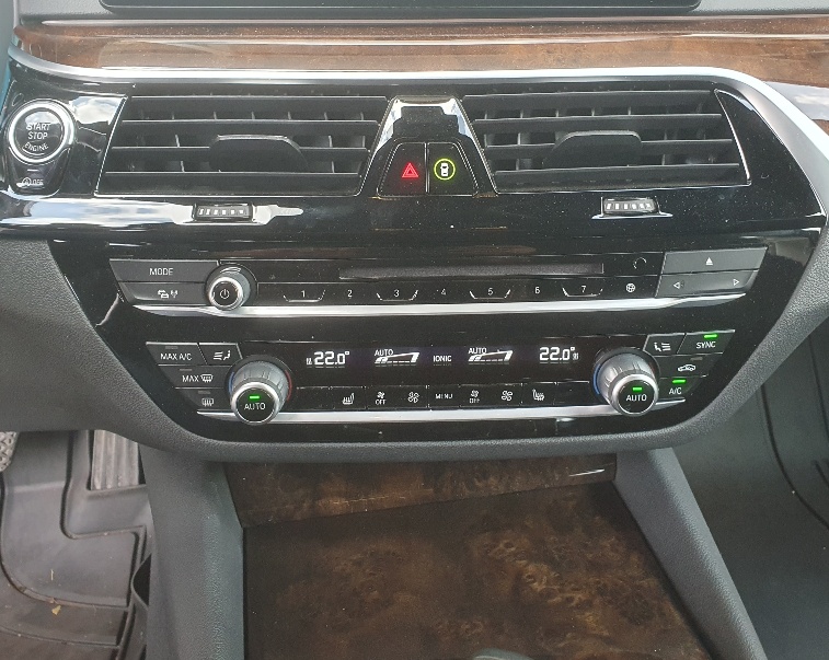 BMW 540i xDrive Touring Sport Line Steptronic-image-7