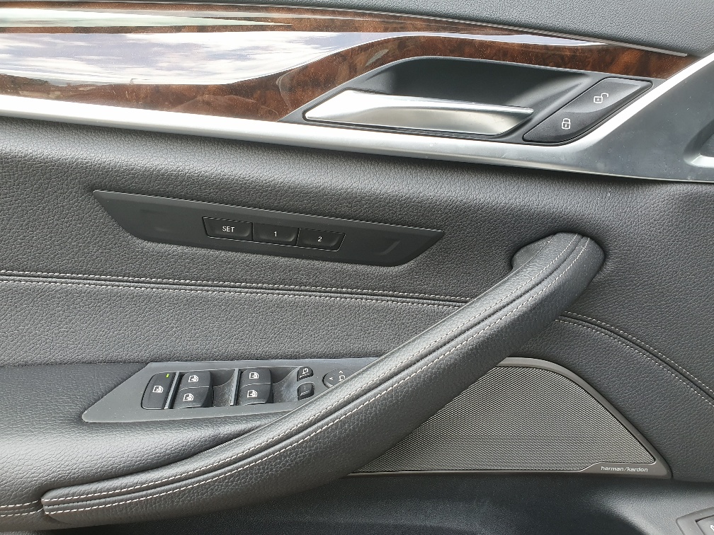 BMW 540i xDrive Touring Sport Line Steptronic-image-11