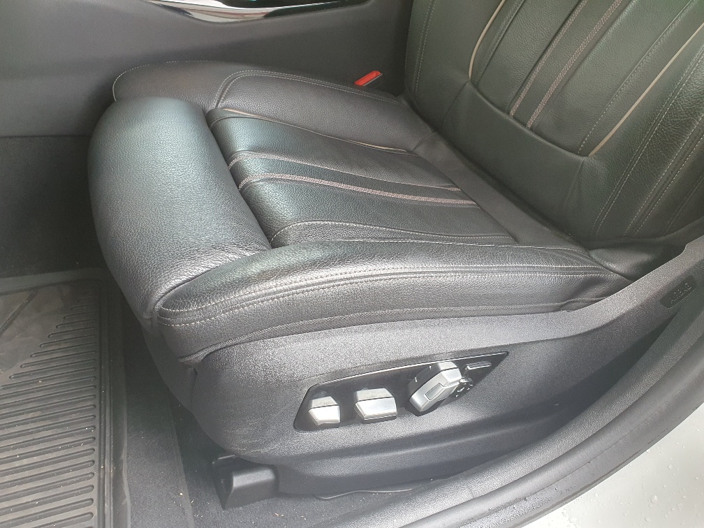 BMW 540i xDrive Touring Sport Line Steptronic-image-10