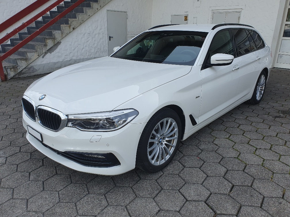 BMW 540i xDrive Touring Sport Line Steptronic-image-0